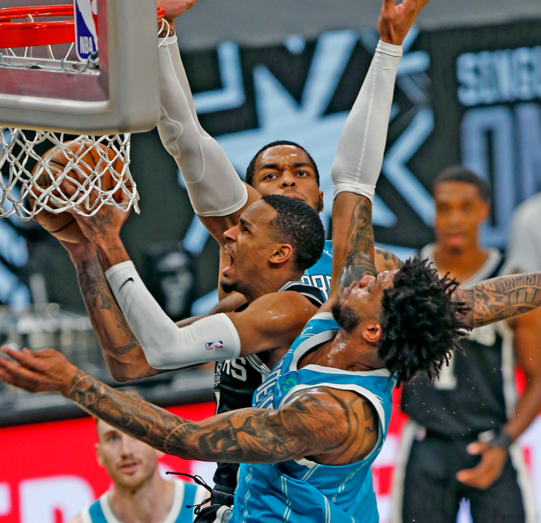 开云登陆入口 -关于NBA季后赛赛程吃紧，法兰克福国际比赛日临场应变，更衣室稳定，团队化学反应显著的信息