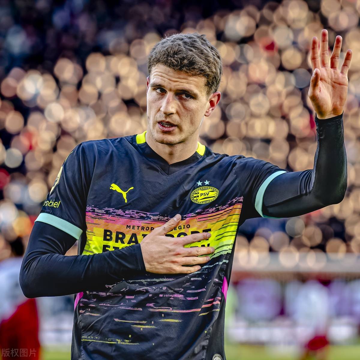 关于赛前埃因霍温调整名单以备足总杯；扳平良机环节打磨；底气十足；阵容厚度经受考验的信息