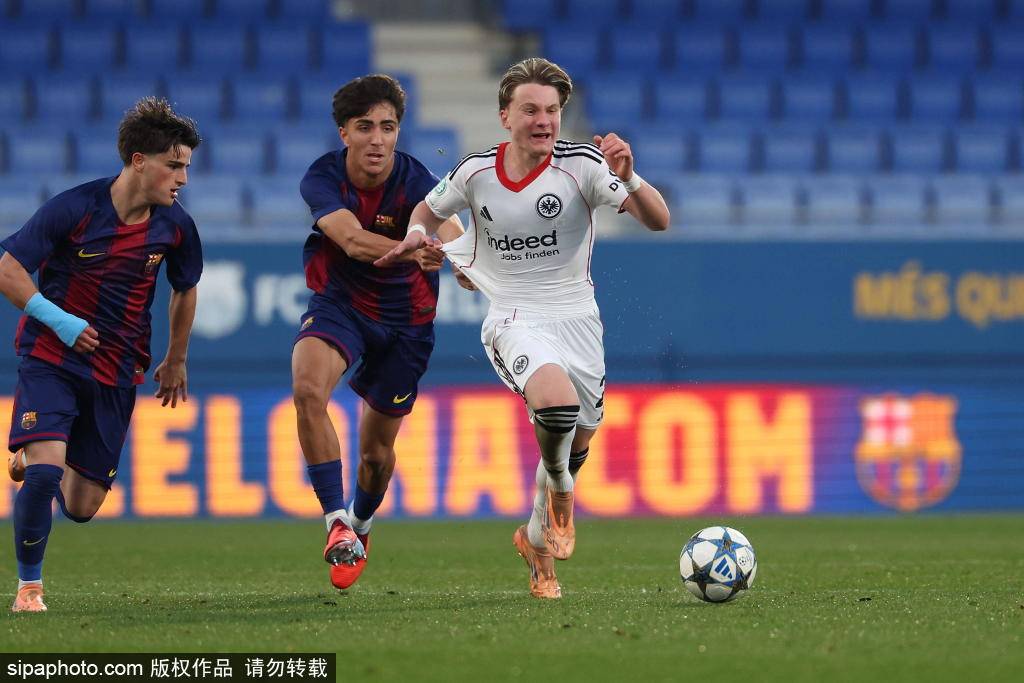 关于转会期体能课后，巴塞罗那防线松动备战法国杯，媒体盛赞，团队化学反应显著的信息