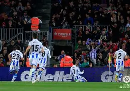 关于荷甲冲刺阶段走向成谜；皇家社会扳平良机；引发热议；临场指挥获称赞的信息